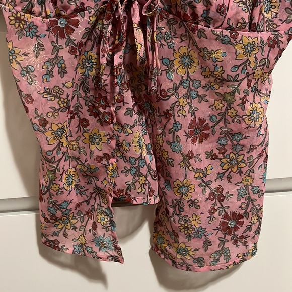Sisley Floral Front tie Cami Blouse - Picture 3 of 5